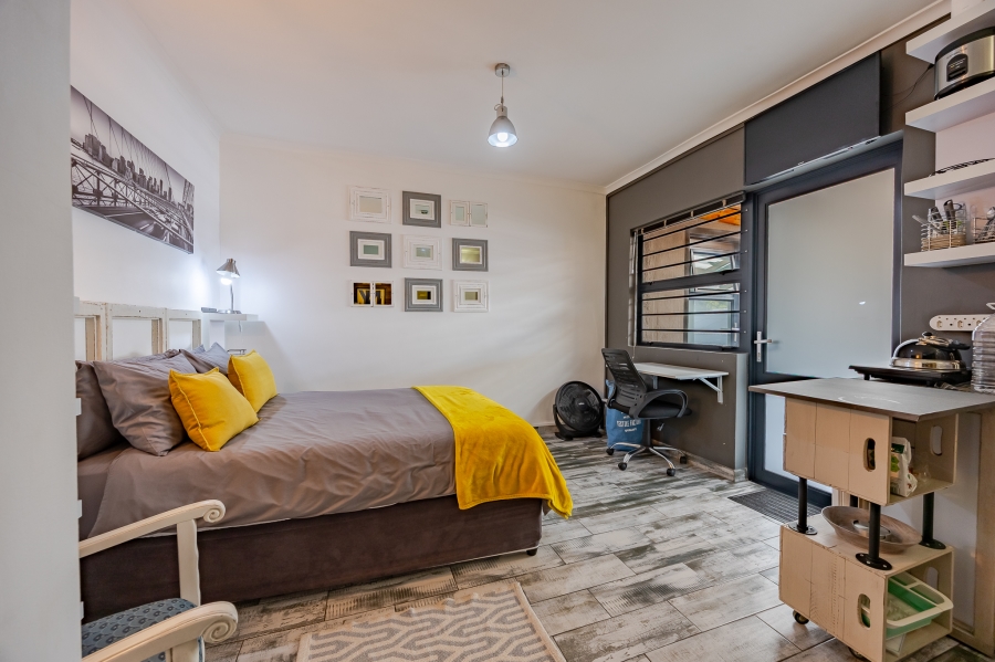 6 Bedroom Property for Sale in Flamingo Vlei Western Cape